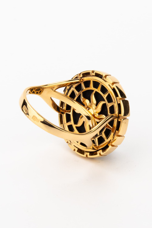 Кольцо из золота c эмалью и ониксом