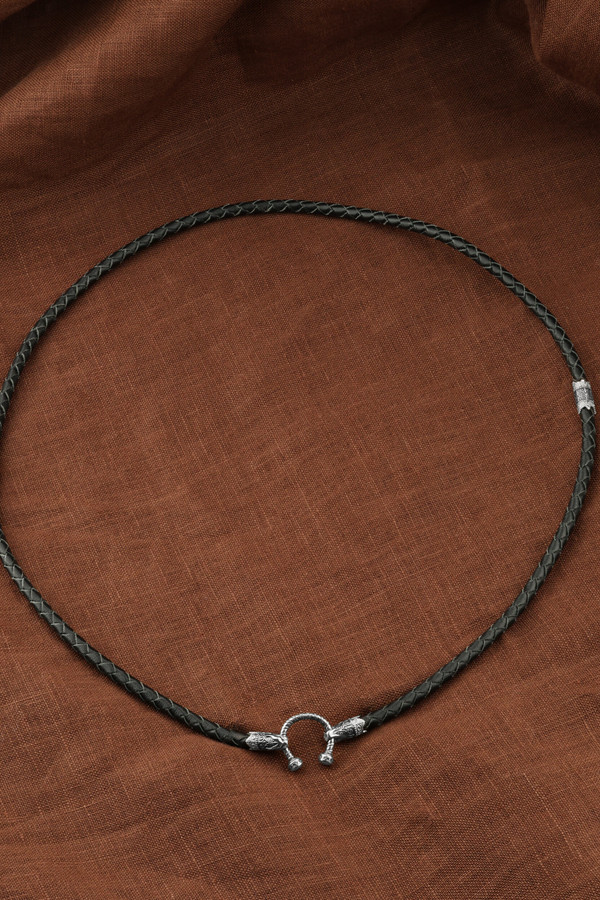 Гайтан из белого золота c кожаным шнурком