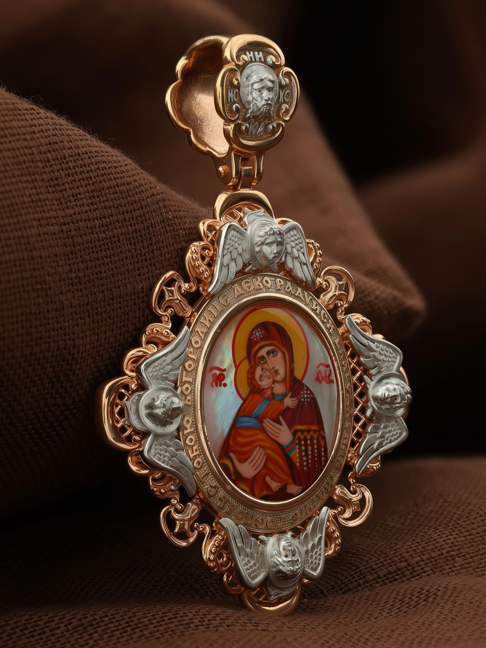 Образок из золота c эмалью и перламутром