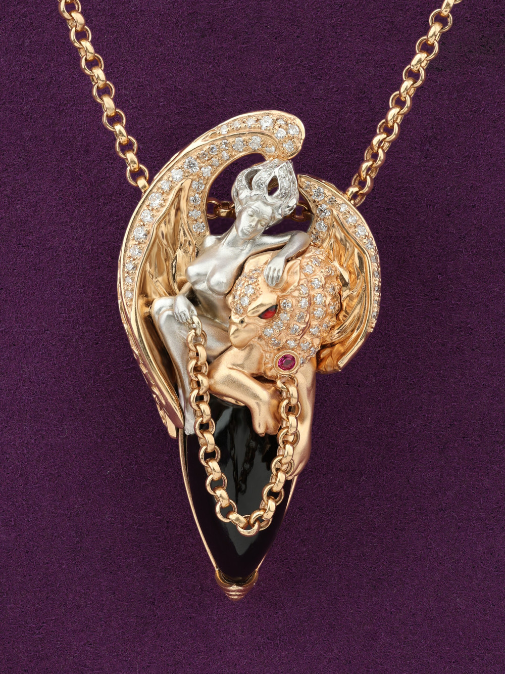 Колье из золота c эмалью, бриллиантами, рубином и ониксом