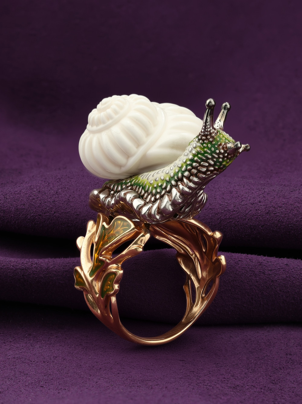 Кольцо из золота c эмалью и бивнем мамонта