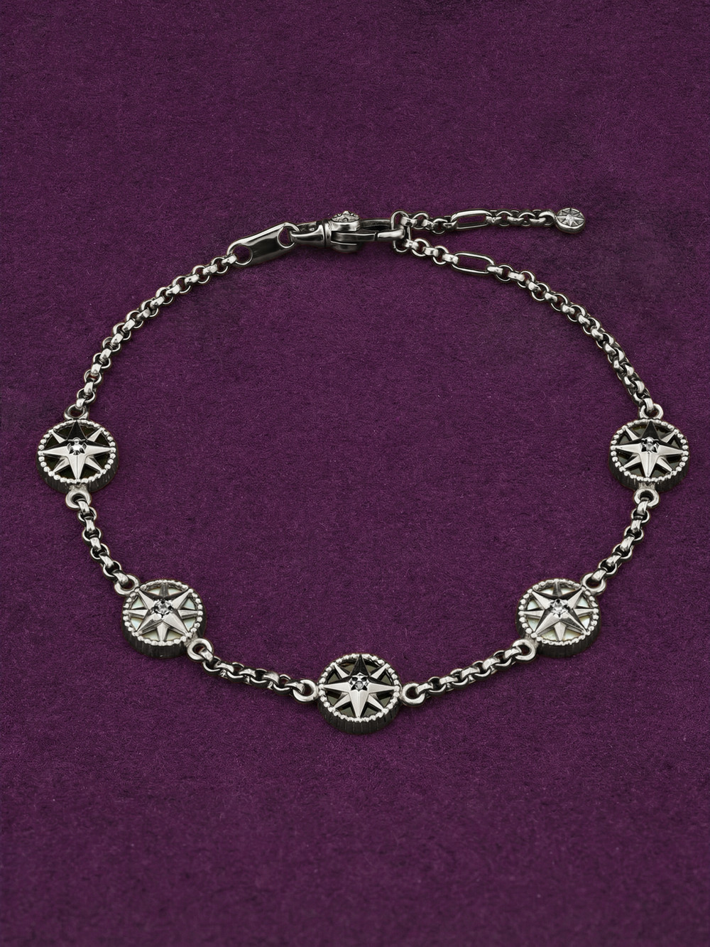 Браслет из белого золота c бриллиантами, ониксом и перламутром