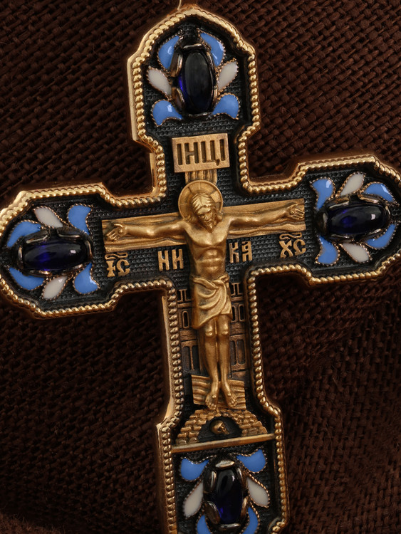 Крест из золота c эмалью и сапфиром