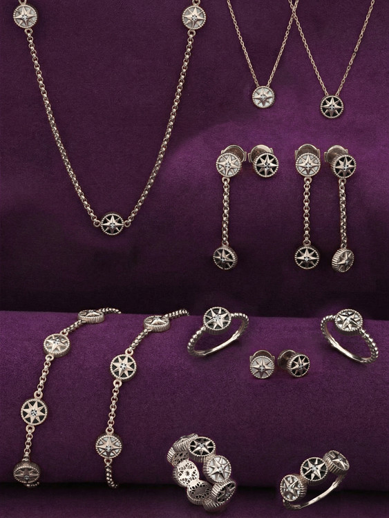 Колье из белого золота c бриллиантами, ониксом и перламутром