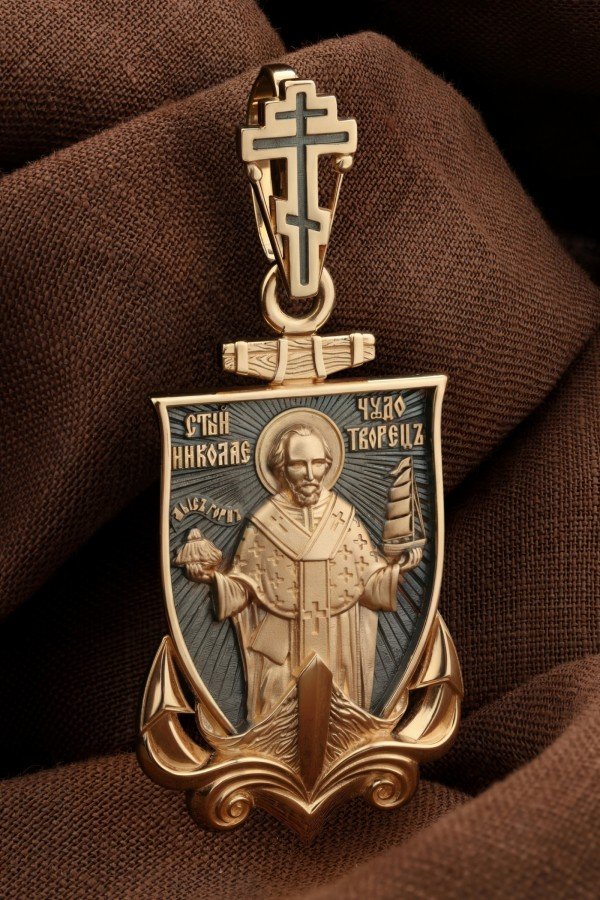 Образок из золота c эмалью