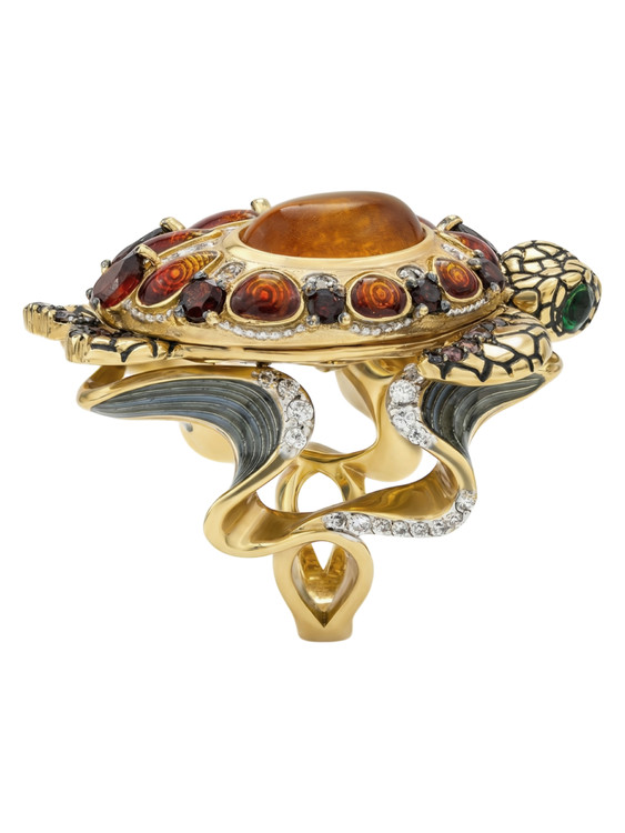 Кольцо из лимонного золота c эмалью, фианитом, гранатом и янтарём