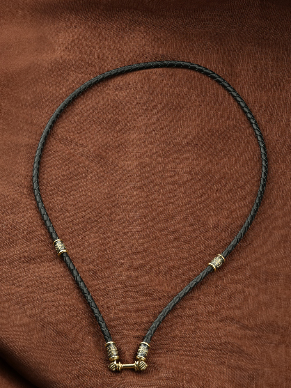 Гайтан из лимонного золота c кожаным шнурком