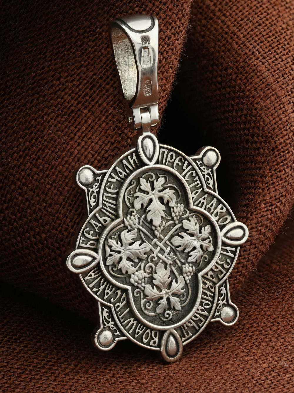 Образок из белого золота c бриллиантами