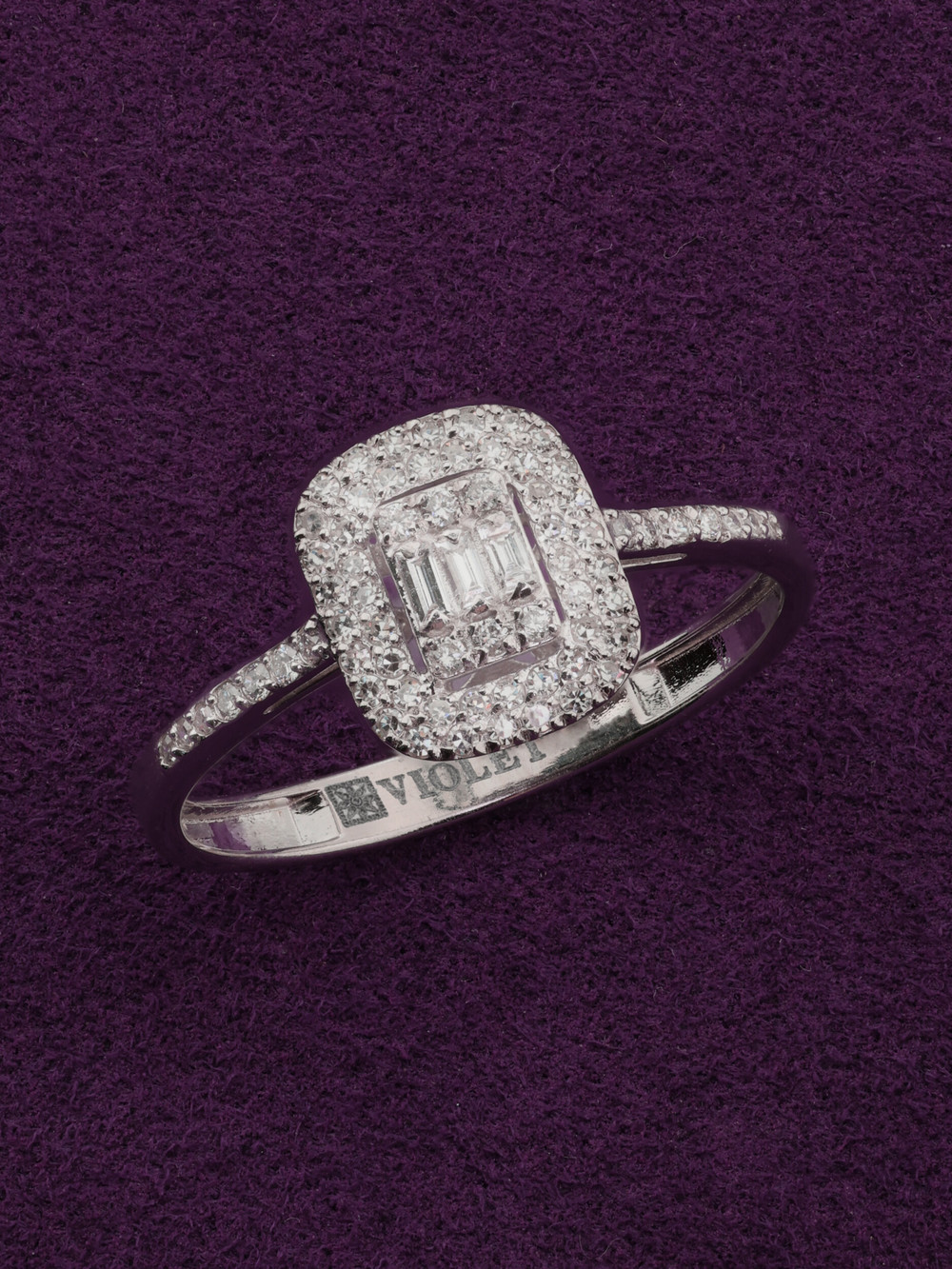 Кольцо из белого золота c бриллиантами