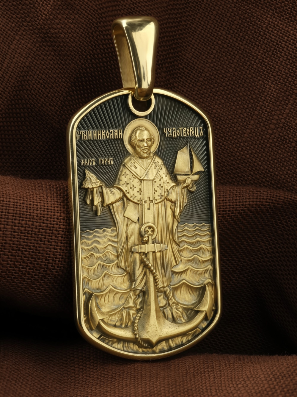 Образок из лимонного золота c эмалью