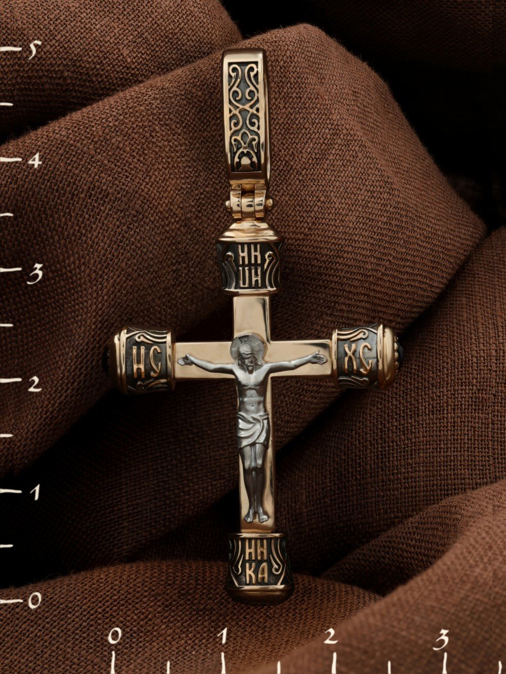 Крест из золота c ониксом