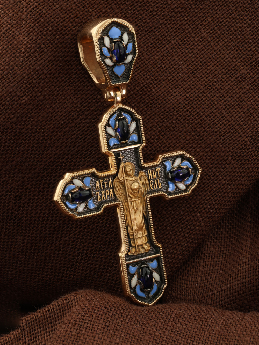 Крест из золота c эмалью и сапфиром