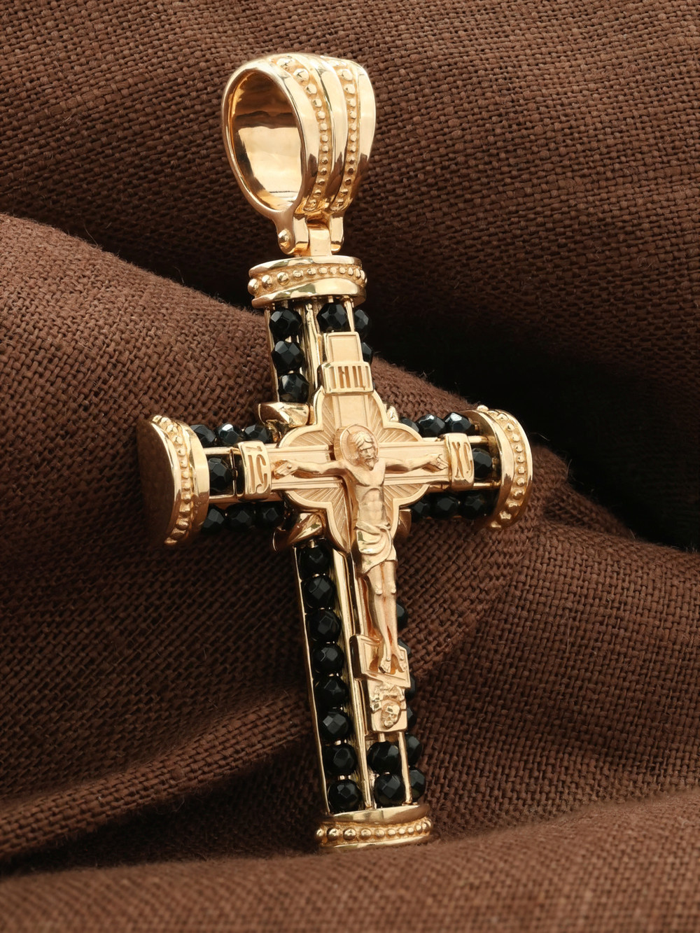 Крест из золота c ониксом