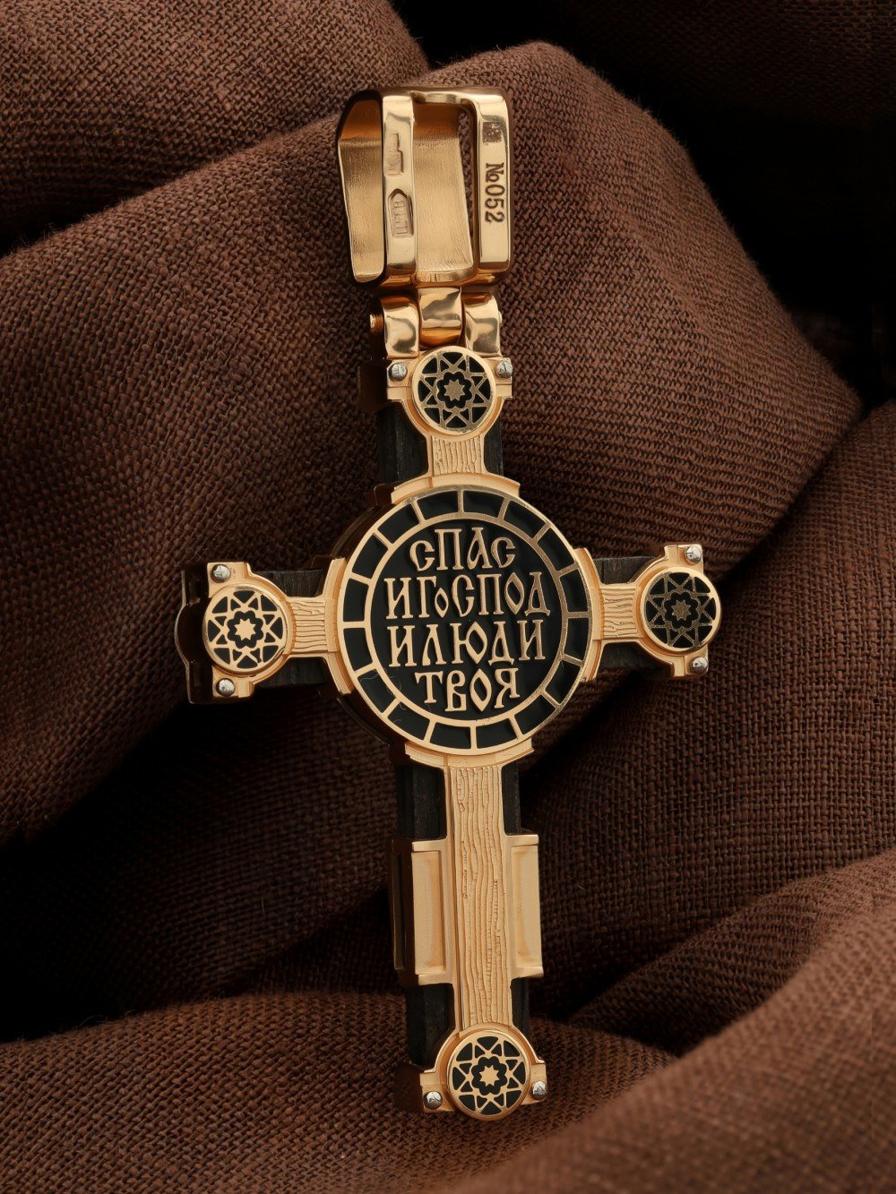 Крест из золота c эмалью и эбеновым деревом