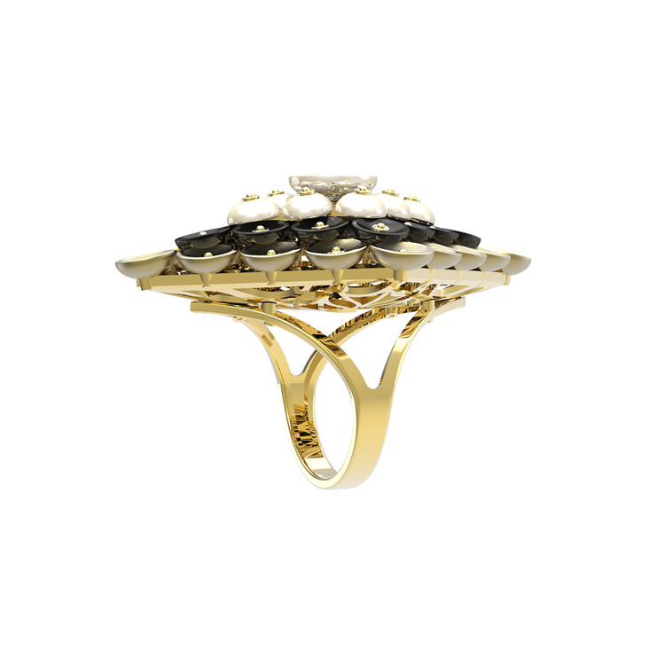 Кольцо из лимонного золота c ониксом и перламутром