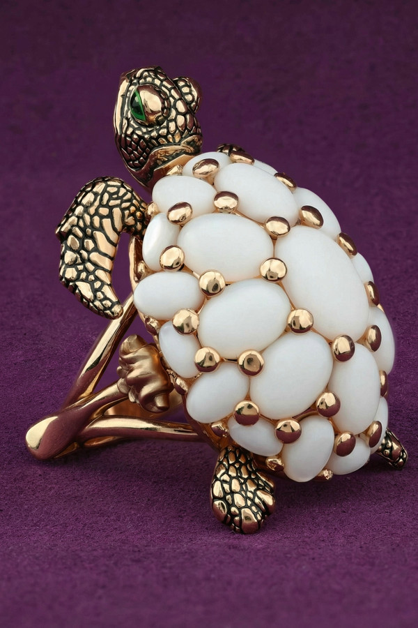 Кольцо из золота c эмалью и бивнем мамонта