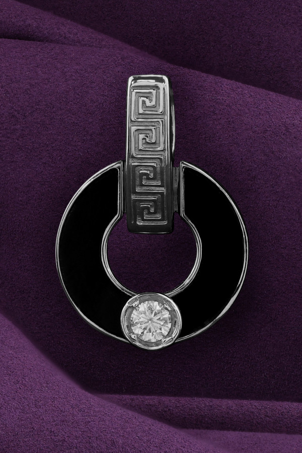 Подвеска из белого золота c бриллиантами и ониксом