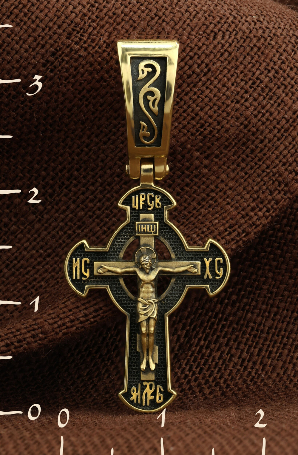 Крест из лимонного золота