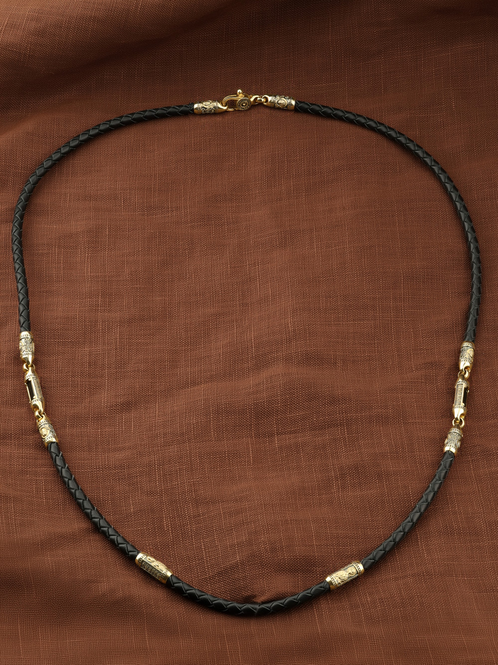 Гайтан из лимонного золота c кожаным шнурком и ониксом