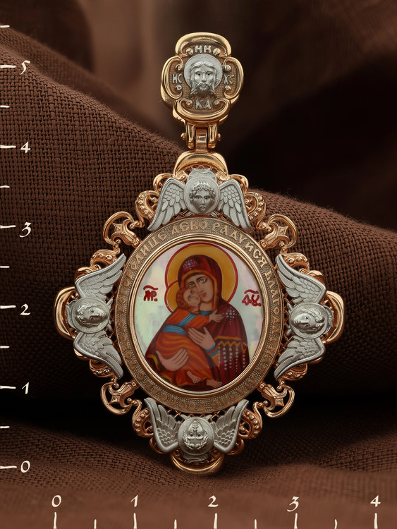 Образок из золота c эмалью и перламутром