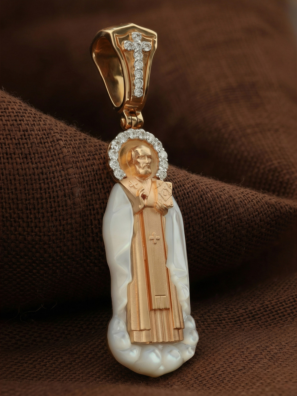 Образок из золота c бриллиантами и перламутром