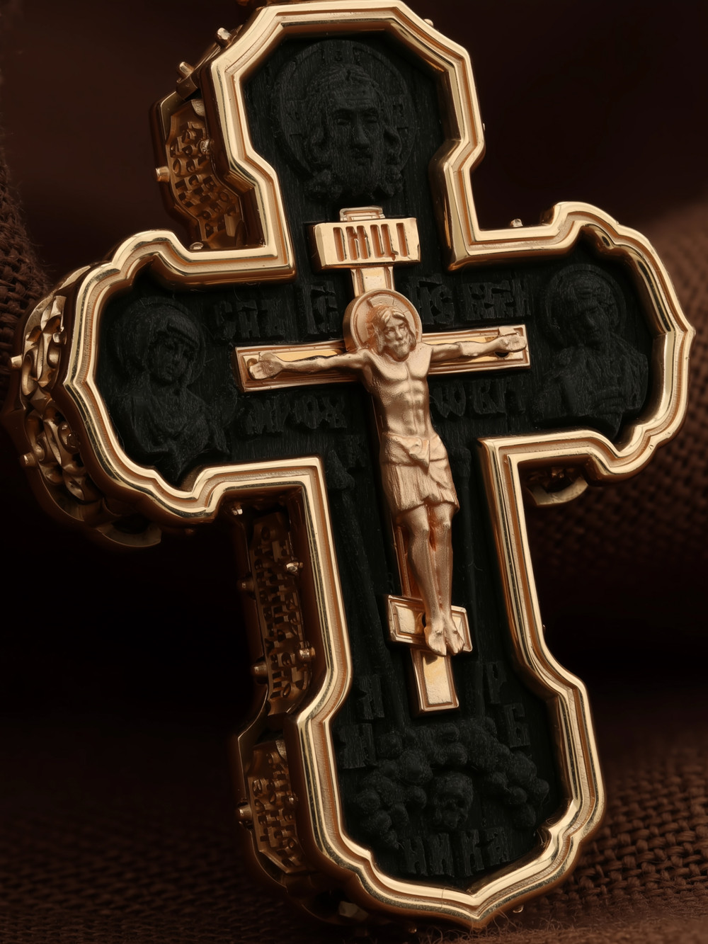 Крест из золота c эбеновым деревом