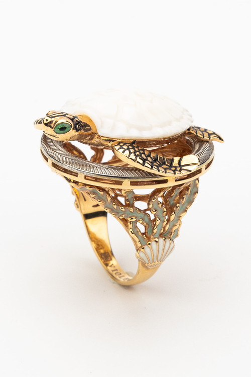 Кольцо из золота c эмалью и бивнем мамонта