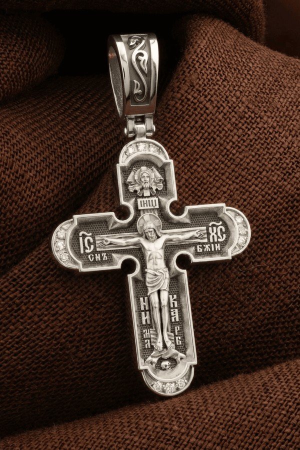 Крест из белого золота c бриллиантами