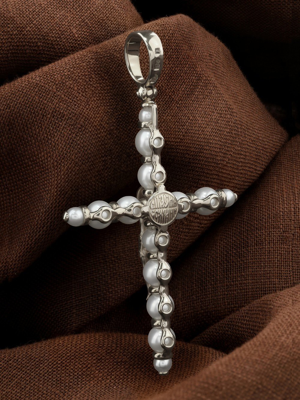 Крест из белого золота c жемчугом