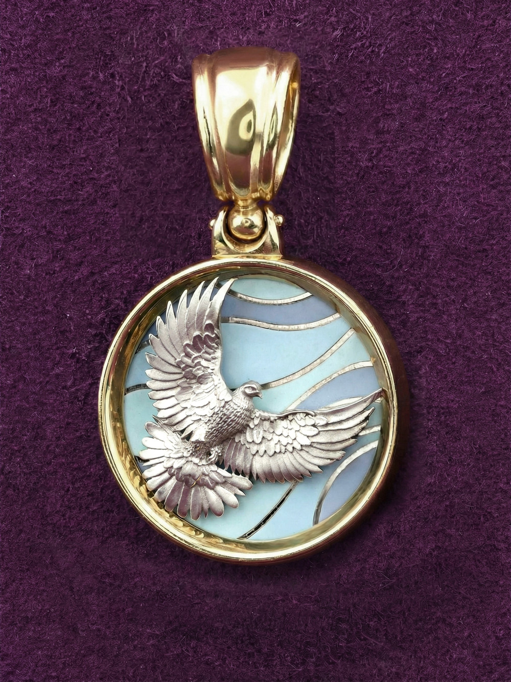 Подвеска из лимонного золота c эмалью