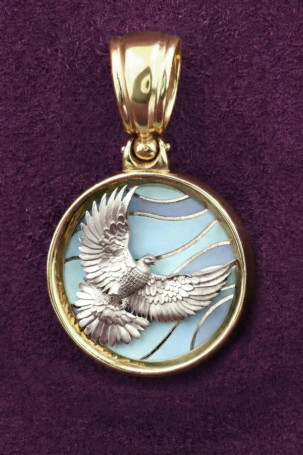 Подвеска из лимонного золота c эмалью