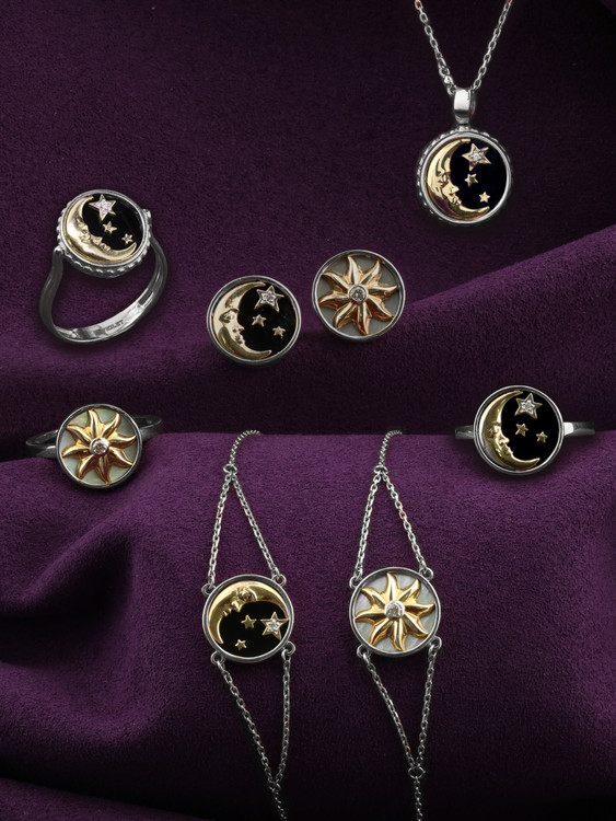 Кольцо из белого золота c бриллиантами и ониксом