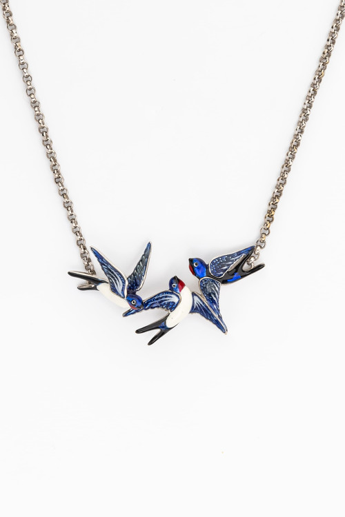 Колье из белого золота c эмалью