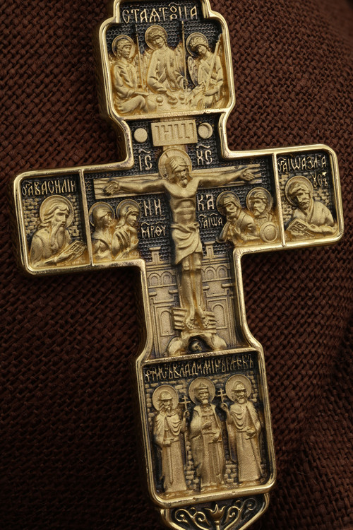 Крест из лимонного золота