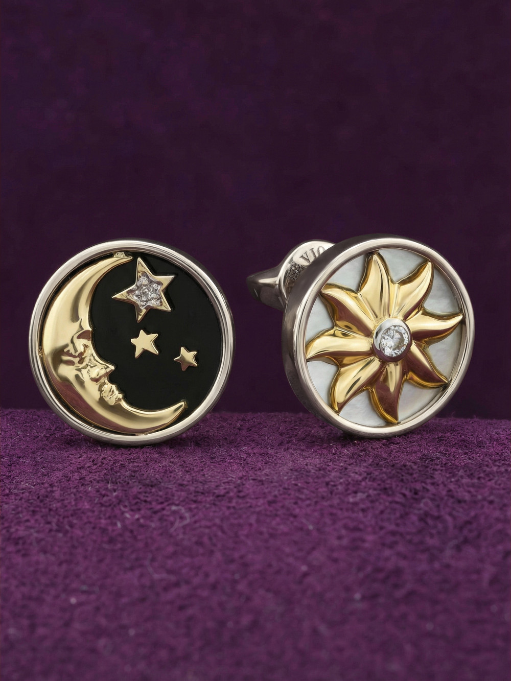 Серьги из белого золота c бриллиантами, ониксом и перламутром