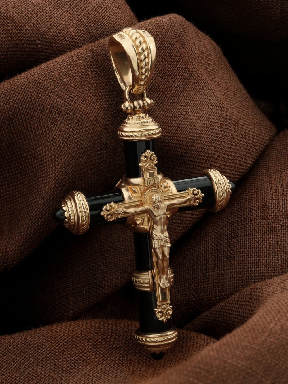 Крест из золота c ониксом