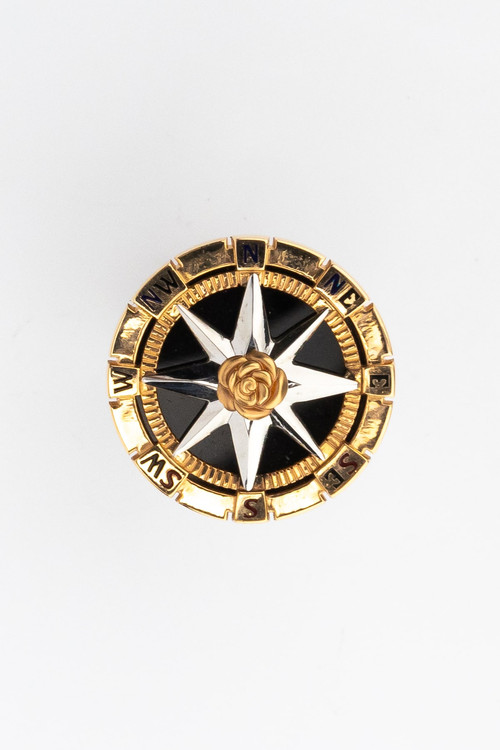 Кольцо из золота c эмалью и ониксом