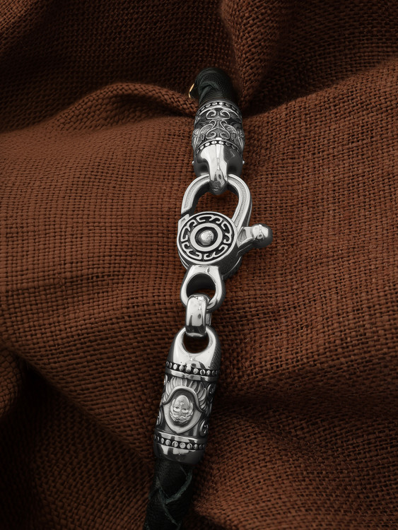 Браслет из белого золота c кожаным шнурком и ониксом