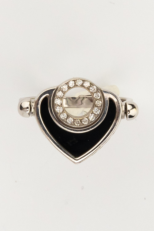 Кольцо из белого золота c бриллиантами, ониксом и перламутром