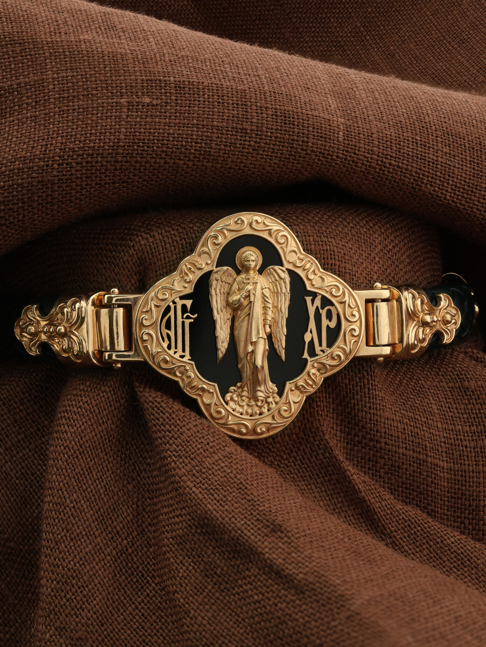 Браслет из золота c шнурком и ониксом