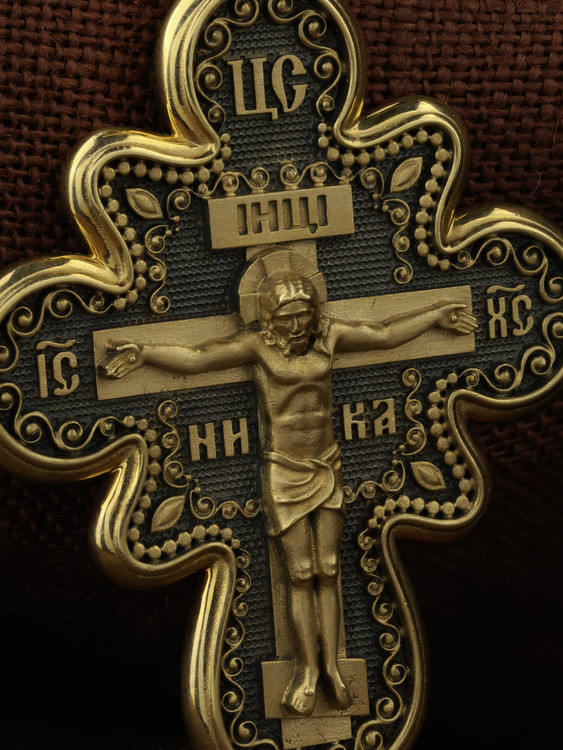 Крест из лимонного золота