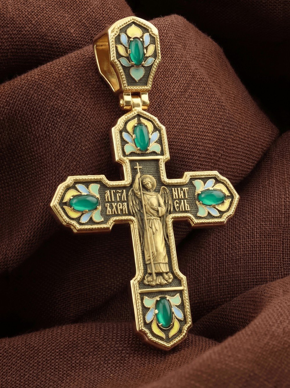 Крест из лимонного золота c эмалью и хризопразом