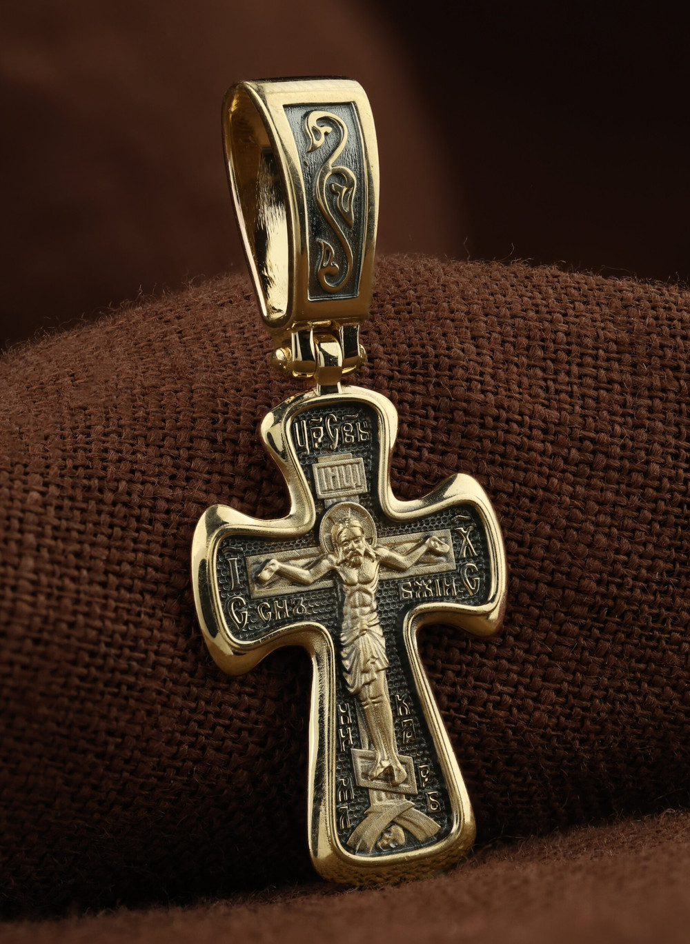 Крест из лимонного золота