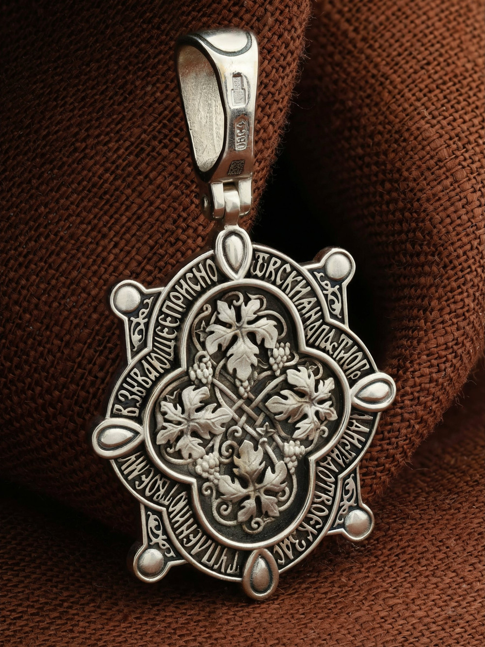 Образок из белого золота c бриллиантами