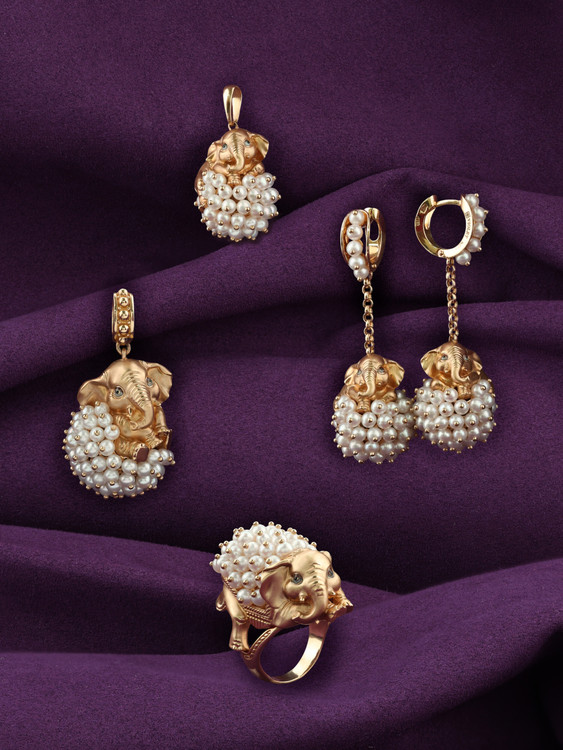 Подвеска из золота c эмалью и жемчугом