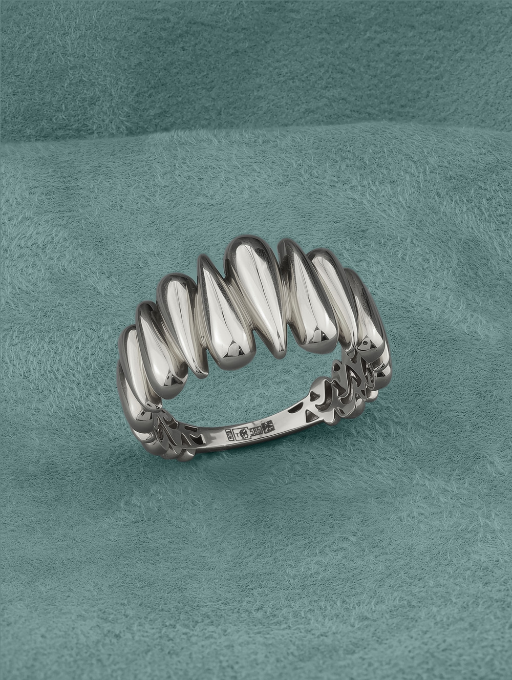 Кольцо из белого золота