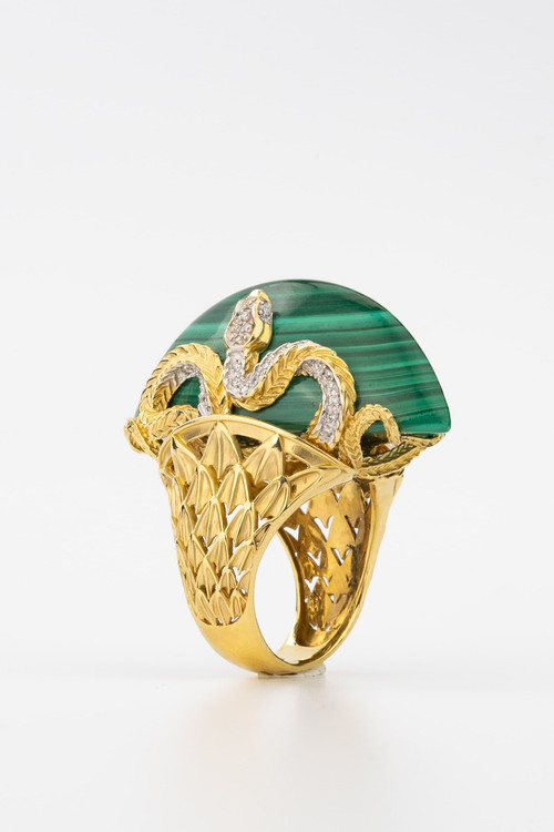 Кольцо из лимонного золота c бриллиантами и малахитом