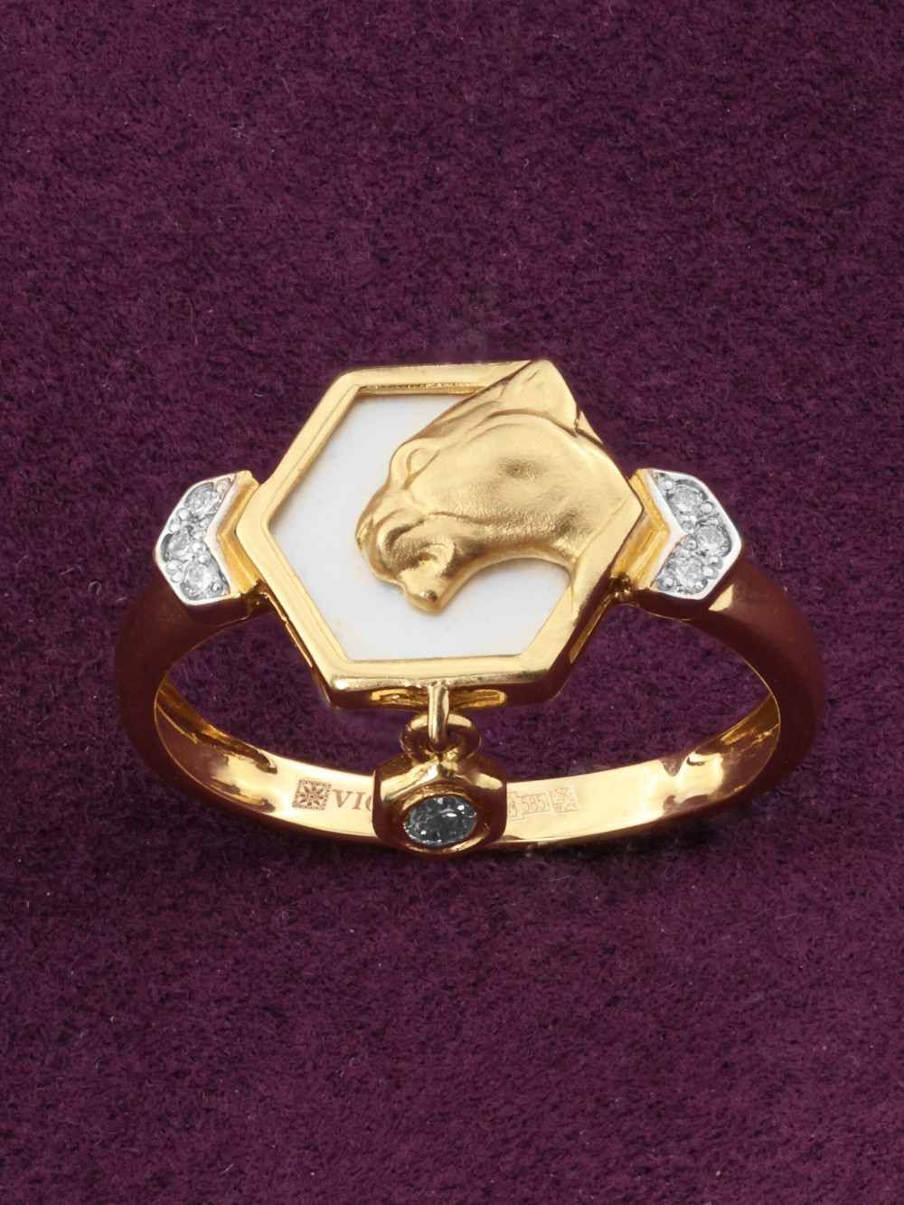 Кольцо из золота c бриллиантами и перламутром