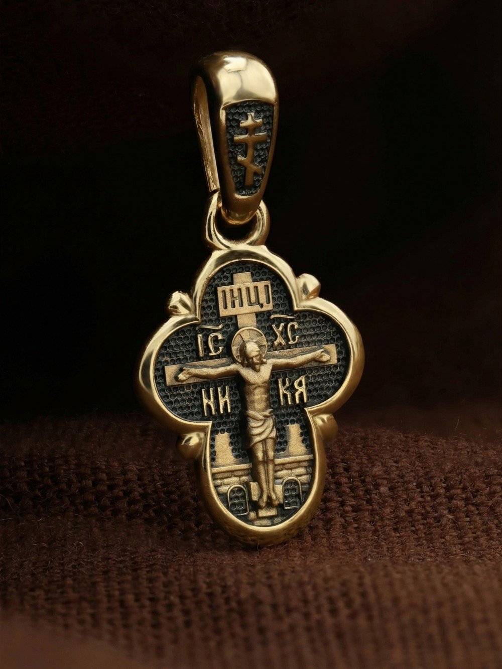 Крест из лимонного золота