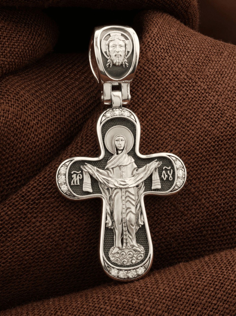 Крест из белого золота c бриллиантами